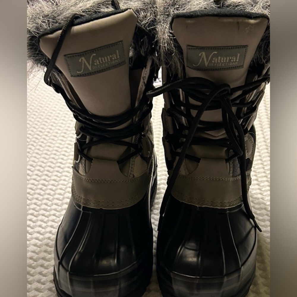 Natural Reflections Black and Tan faux fur stylish winter boots, size 6